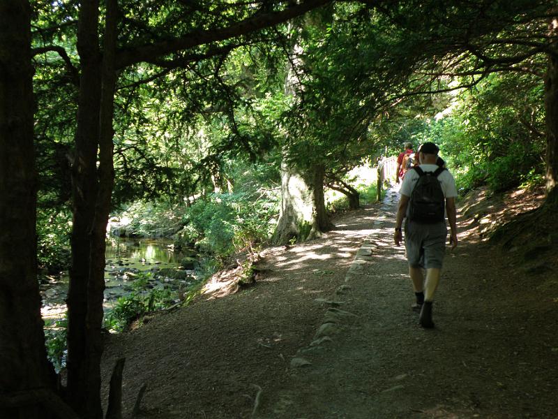 20100814b wandelen door het dal.JPG